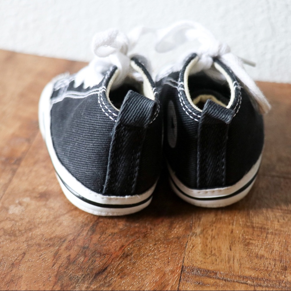❌SOLD❌Infant Converse Crib Shoes - Picture 6 of 7